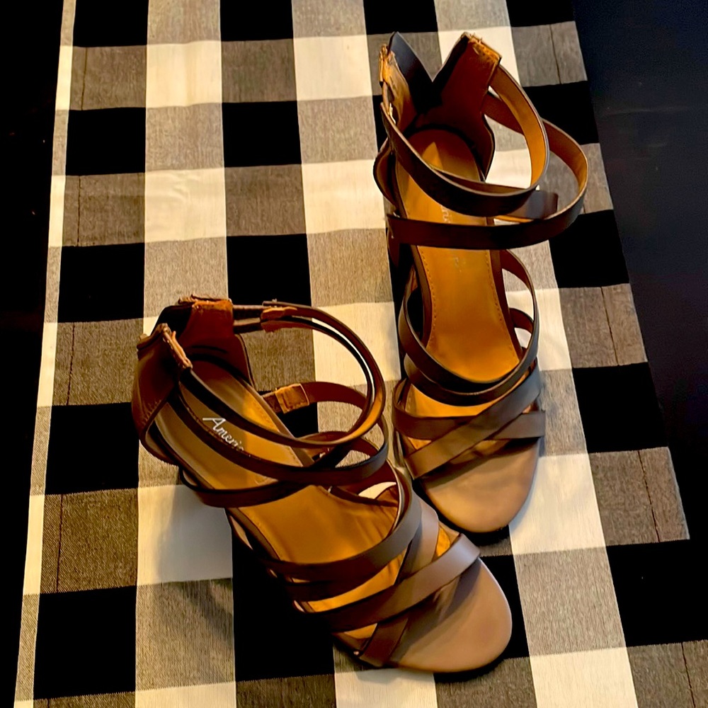 American Eagle heeled sandal size 7.5